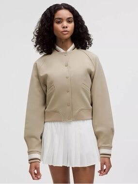 Lululemon Snap-Front Collegiate Jacket
Sheer Oak medium